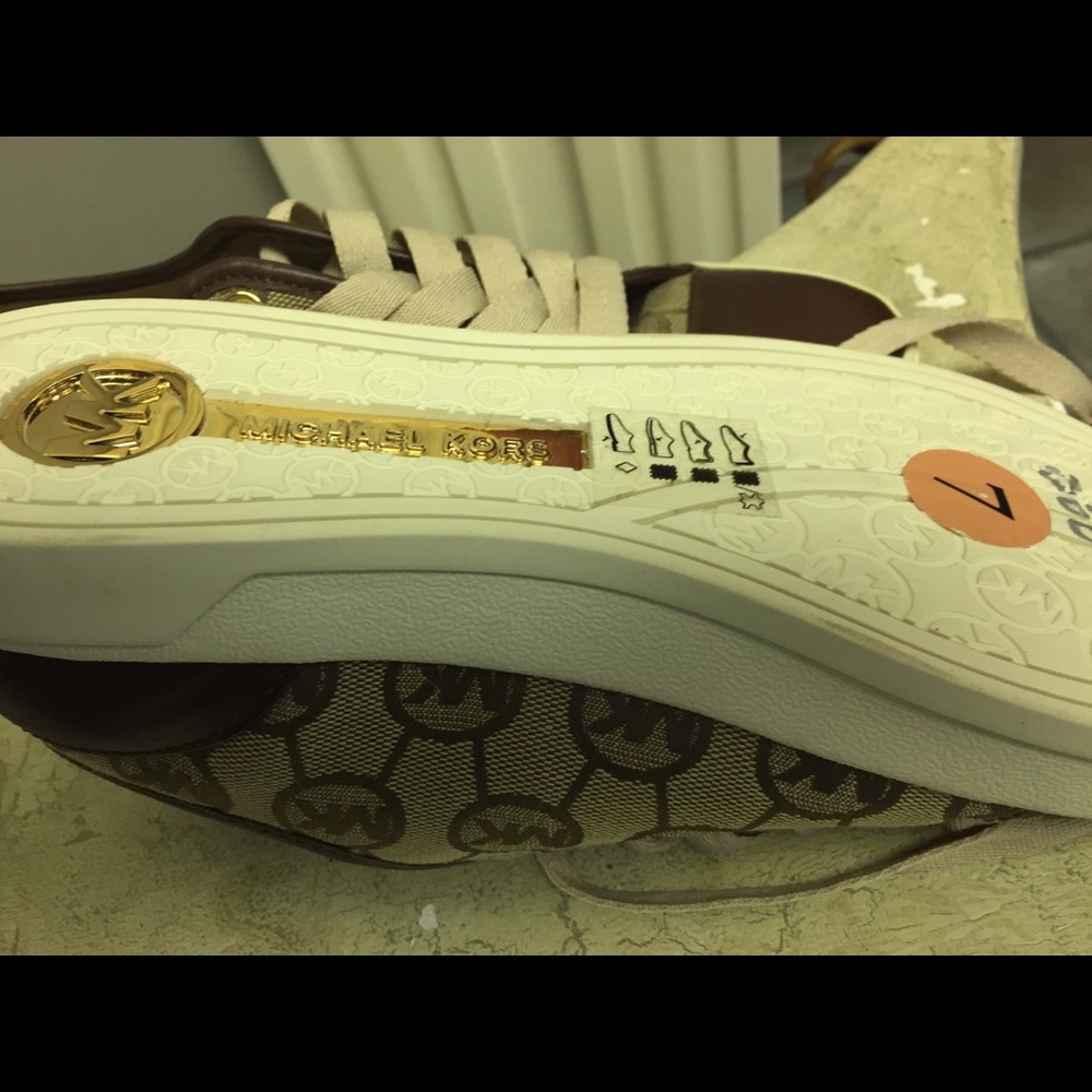 Shoes - Picture 2 of 3